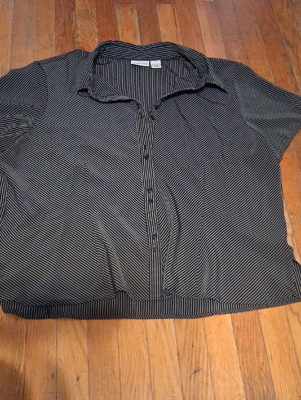 Apparenza Black and White Pinstripe Collared Shirt